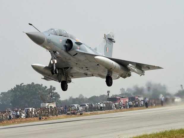 An Indian Air Force Mirage 2000 fighter jet lands on the Lucknow-Agra Expressway during an IAF drill in Bangarmau, in Unnao district